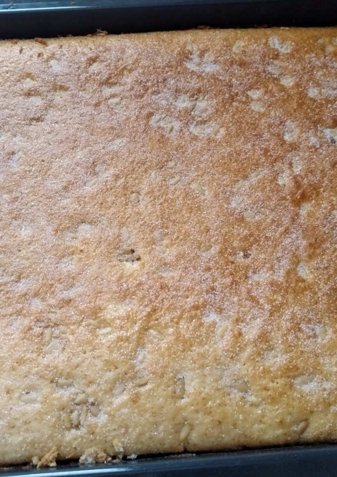 Una foto de Coca de yogur con piñones