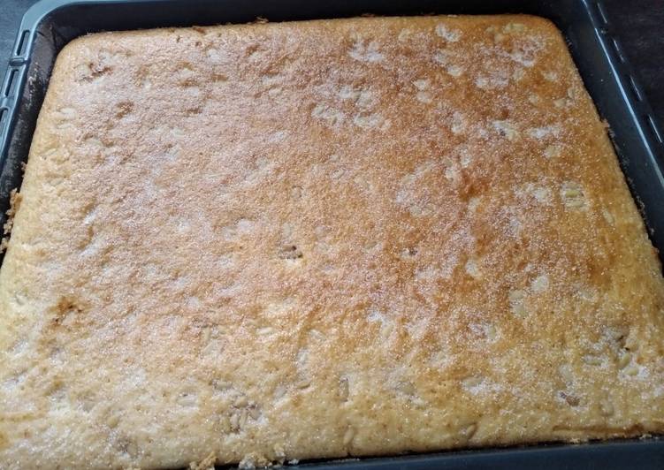 Coca de yogur con piñones