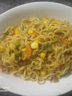 मैगी (maggi recipe in Hindi) रेसिपी मुख्य फोटो