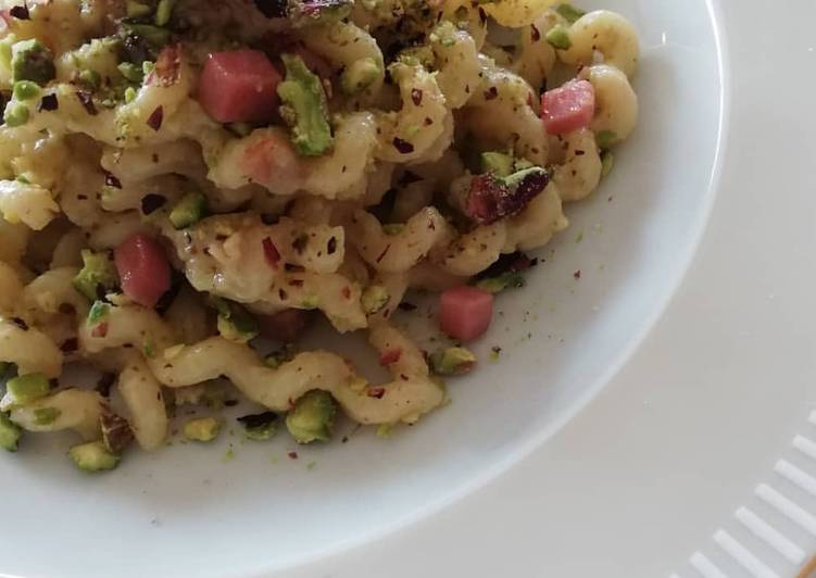 Fusilli lunghi con salsa di pistacchio 😋