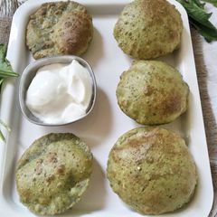 A picture of Palak puri.