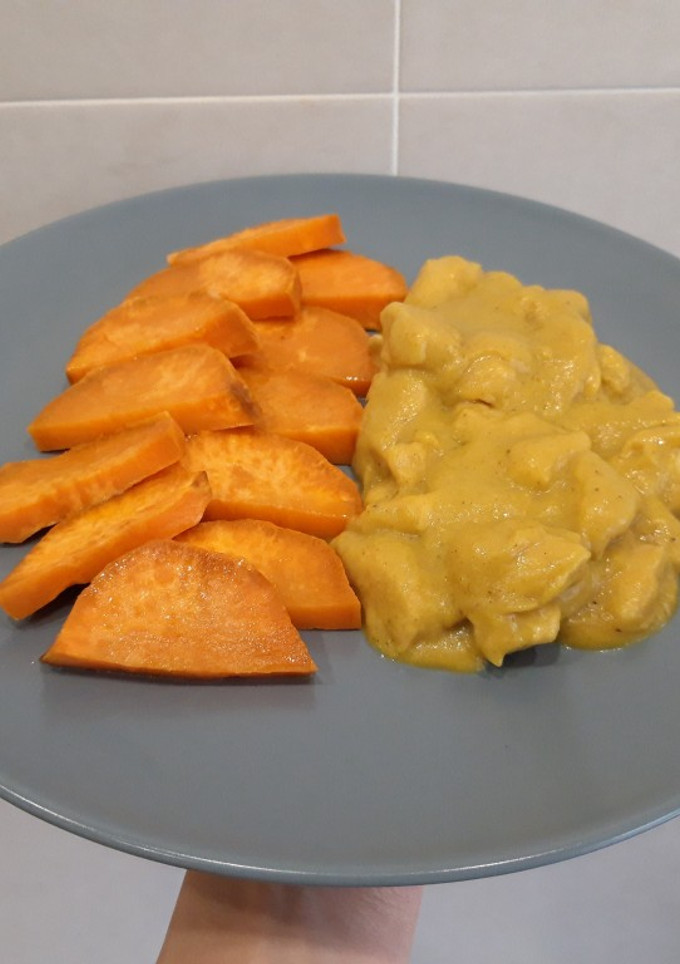 Una foto de Pollo con curry de manzana y mango