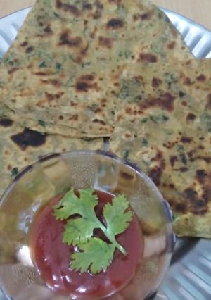 मेथी के पराठे(Methi paratha recipe in Hindi) रेसिपी मुख्य फोटो