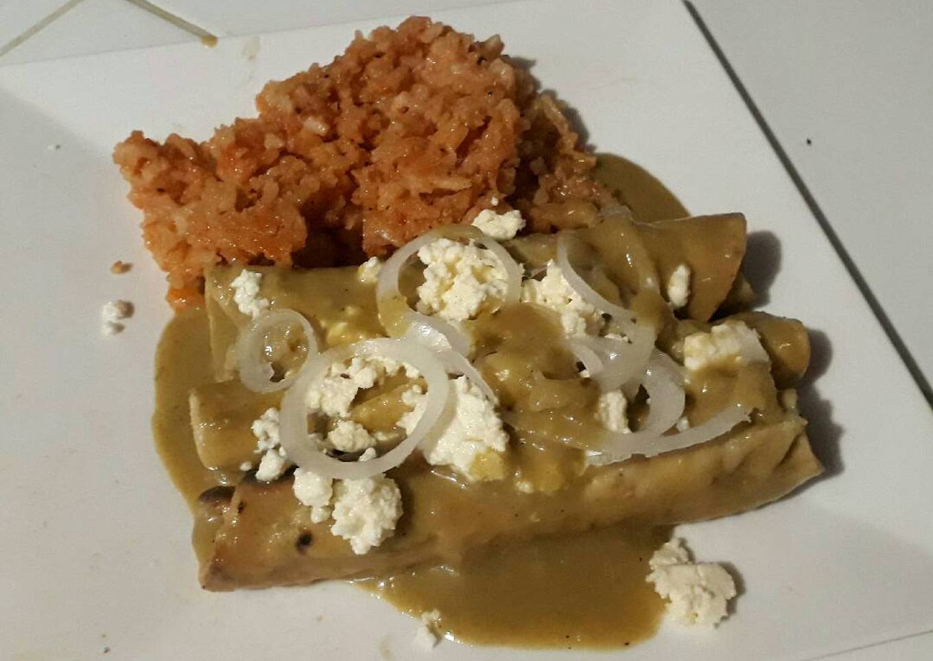 Enmoladas verdes de pollo