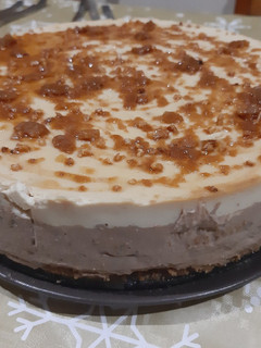 Una foto de Tarta de turrón Suchard y Jijona con galletas Lotus