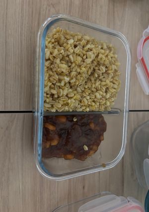 Une photo de Crevettes marinées avec blé