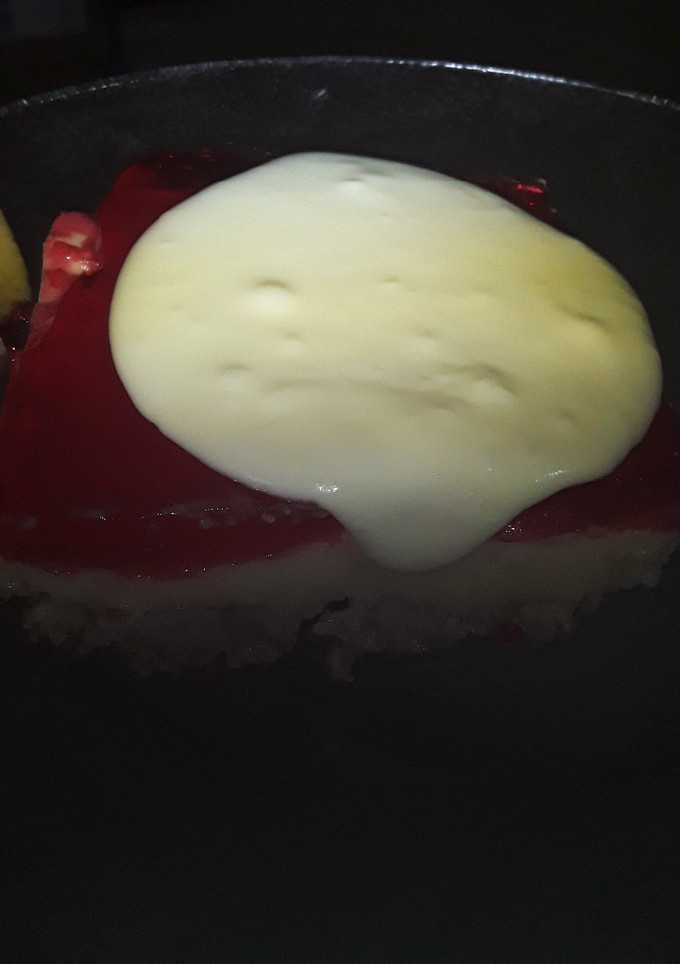 Una foto de Tarta Postre Crema de Limón Gelatina de 🍓con Crema chnatilly 🤩