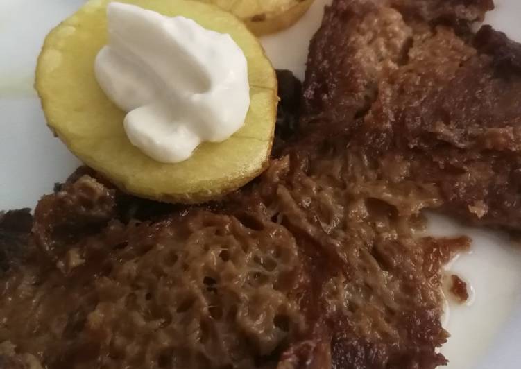 Seitán a la cerveza con papas y ajonesa [Vegan]