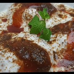 A picture of Dahi Bhalay.