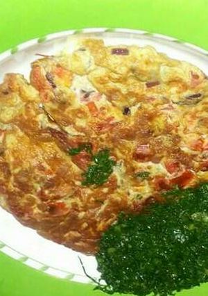A picture of Omelette with kales.