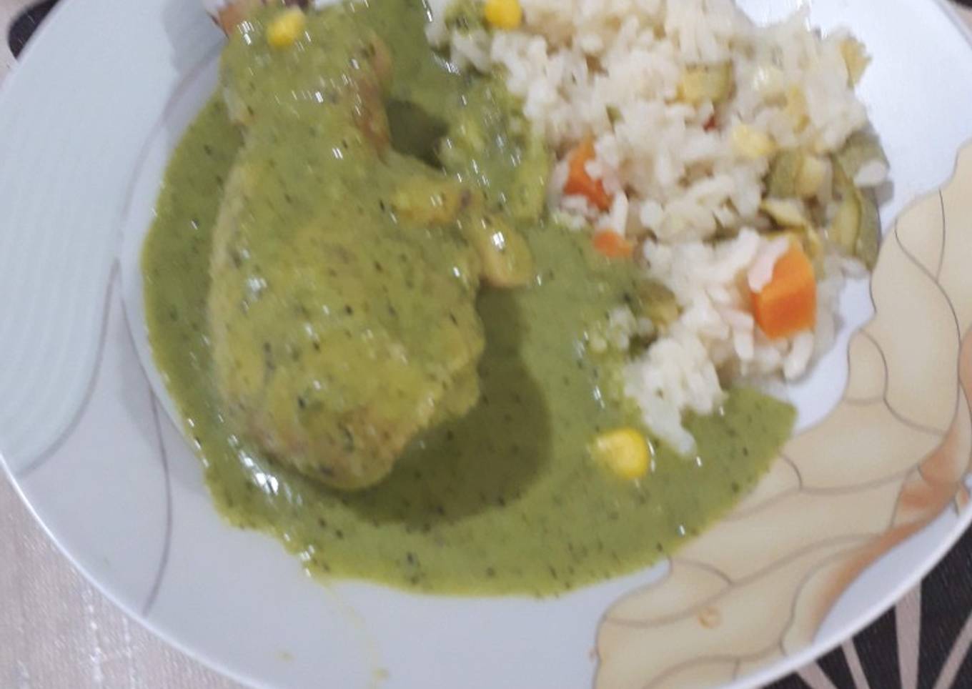 Pollo en salsa de poblano