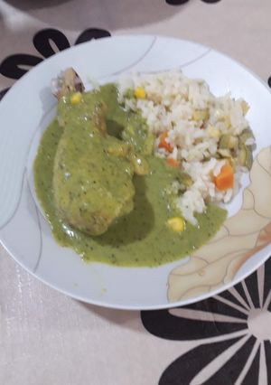 Una foto de Pollo en salsa de poblano