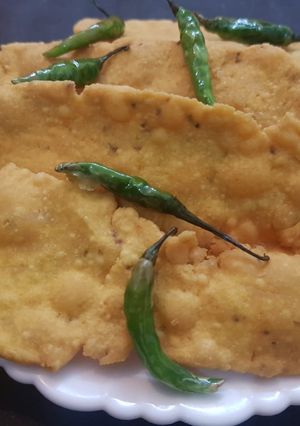 A picture of Fafda recipe | how to make gujarati fafda.