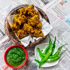 A picture of Palak spinach pakoda.