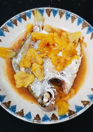 Hình của món Cá chim trắng kho thơm.