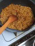 Indomie goreng KW. Bakmi Goreng tektek pedas