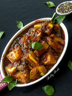 A picture of Amba Khatta (traditional odia style instant raw mango pickle).