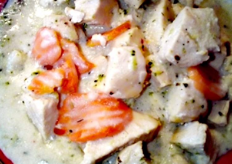 Csirkemellfilé brokkolis-tejszínes szószban