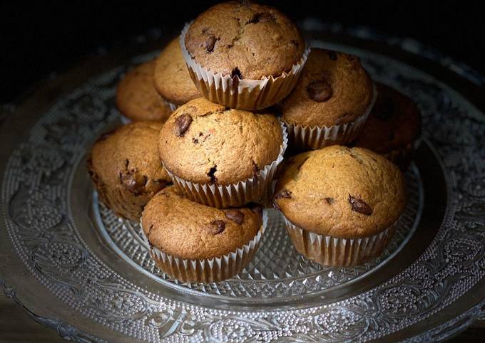 Steps to Prepare Any-night-of-the-week Banana chocolate chip muffins 🧁