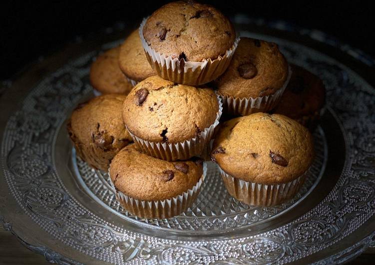 Recipe: Delicious Banana chocolate chip muffins 🧁