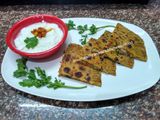 કેરટ ‌- કેબેજ સ્ટફ્ડ પરાઠા (Carrot Cabbage Stuffed Paratha Recipe In Gujarati)