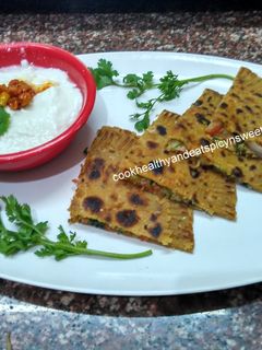 કેરટ - કેબેજ સ્ટફ્ડ પરાઠા (Carrot Cabbage Stuffed Paratha Recipe In Gujarati) રેસીપી મુખ્ય ફોટો
