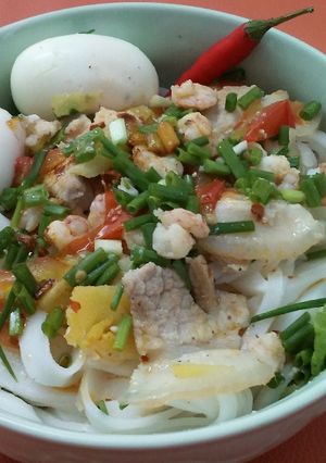 Hình của món Mì quảng tôm thịt.