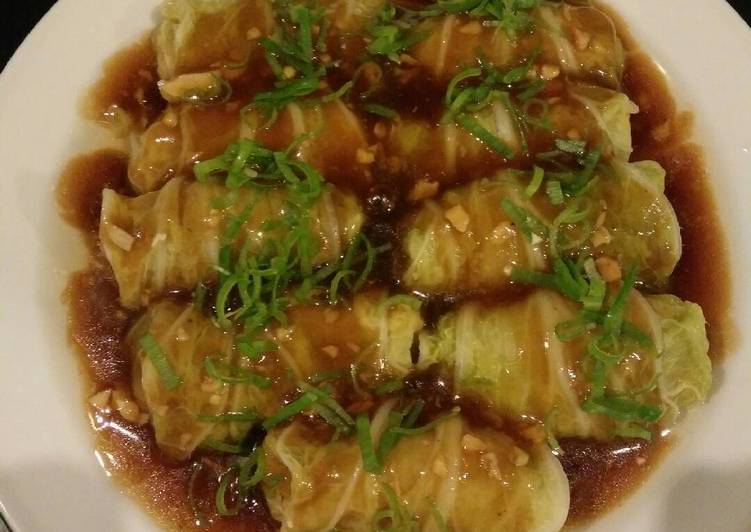 White cabbage roll with chicken mince