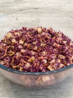 Una foto de Ensalada de col lombarda