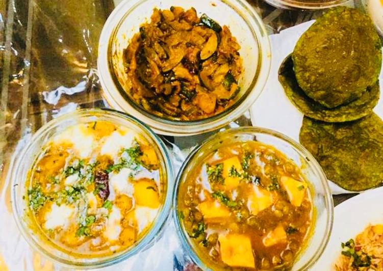 Potatoes butter Masala,Mutter Paneer,Khatta meetha Kaddu with Spinach Poori