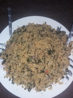Dambun cous cous da zogale ainihin hoton girkin