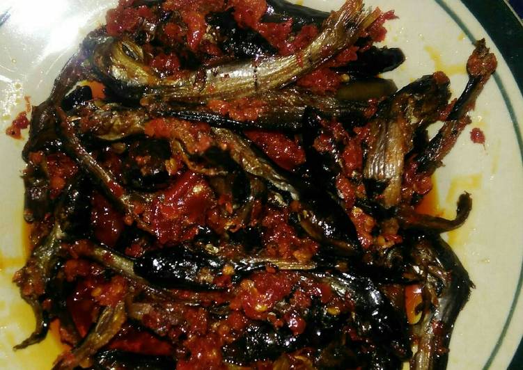 Cara Gampang Membuat Sambal ikan asap (salai) sungai kriukkk..🍛 Anti Gagal