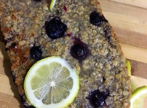 Una foto de 🍋🍋Vegan Lemon- Blueberries cake🍋🍋