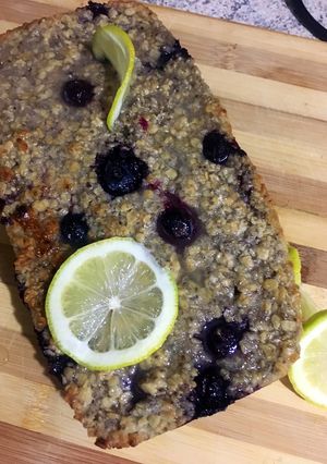Una foto de 🍋🍋Vegan Lemon- Blueberries cake🍋🍋