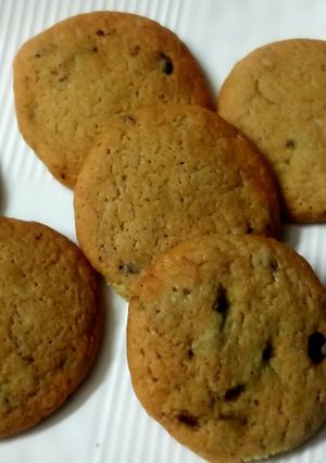 A picture of Rose flavoured choco chip cookies.