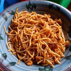 A picture of Spaghetti in egg sauce.