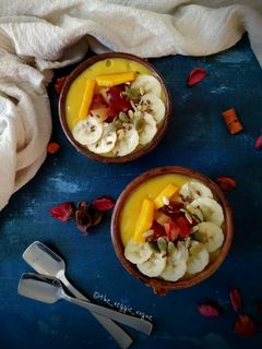 मैंगो बनाना स्मूथी (Mango Banana Smoothie recipe in Hindi) रेसिपी मुख्य फोटो