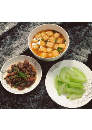 Hình của món Bắp bò thuôn rau dămCanh đậuSu su luộc (thiếu đĩa muối vừng 😭).
