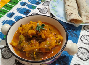 A picture of Aloo, Gobhi matar masala.