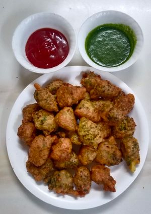 A picture of Left over dal pakoda.