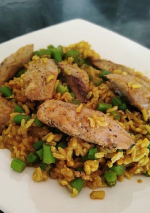 Una foto de Pescado con arroz al curry