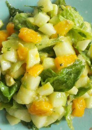 Una foto de Ensalada con Aderezo de Mango