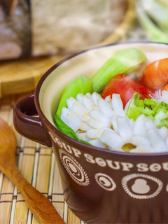 蕃茄鮮蝦花枝米粉湯 的食譜成品照片