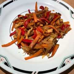 Una foto de Julianas de pollo con verdura