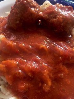 Una foto de Fideos caseros con albóndigas de carne