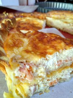 Una foto de Quiche de salmón ahumado y queso de cabra