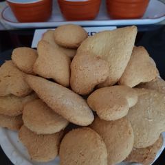 A picture of Butter and Coconut biscuits. 😻.