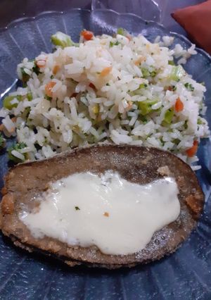 Una foto de Arroz con brócoli Y Milanesa De Berenjena