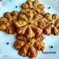 A picture of Wheat Flower Mathri.