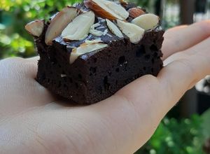Hình của món Ăn vặt - Brownie hạt healthy nguyên liệu đơn giản.